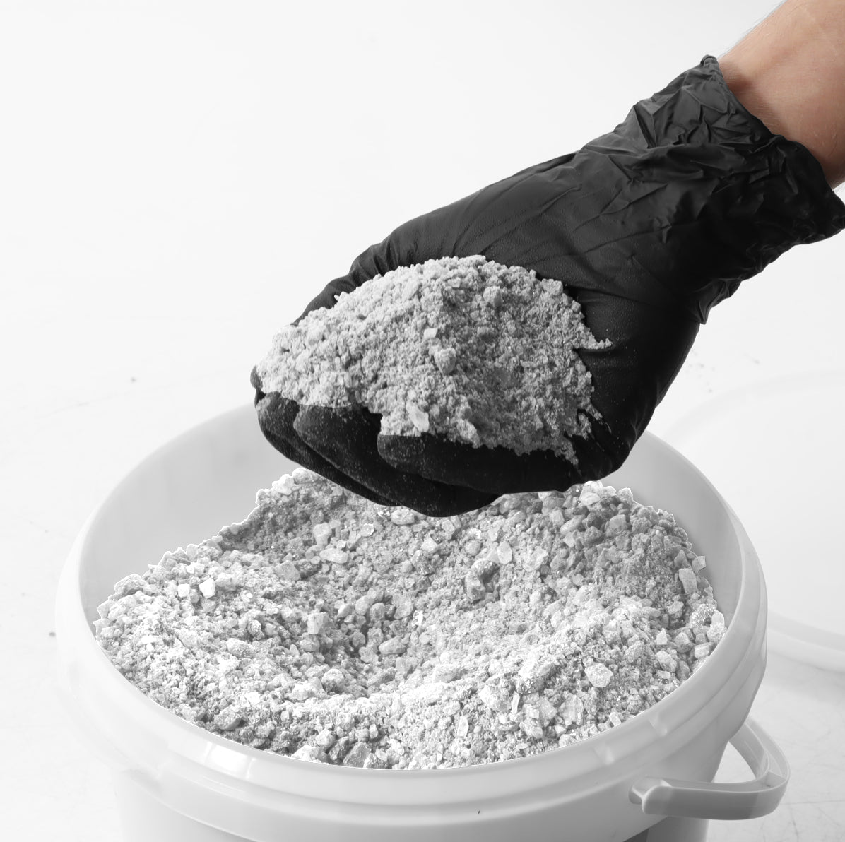 3kg Bucket of White Deicing Salt with Gloves
