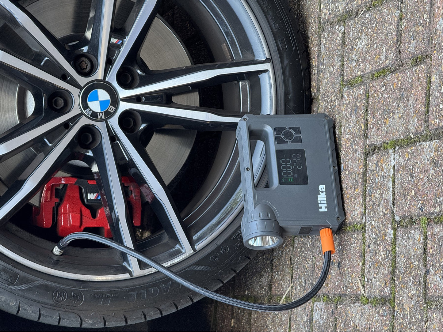 800 Amp Jump Starter, Tyre Inflator & Power Bank