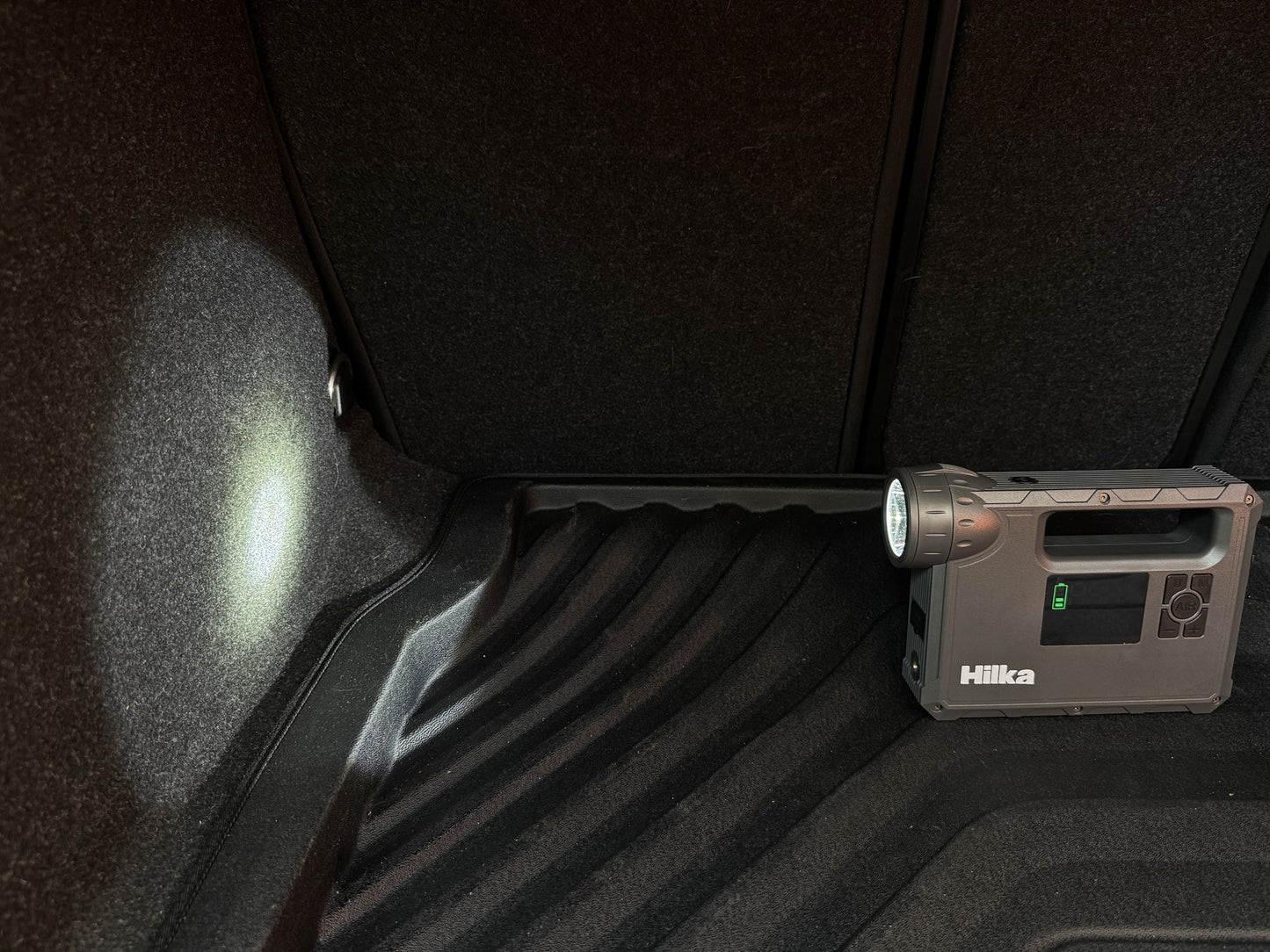 800 Amp Jump Starter, Tyre Inflator & Power Bank