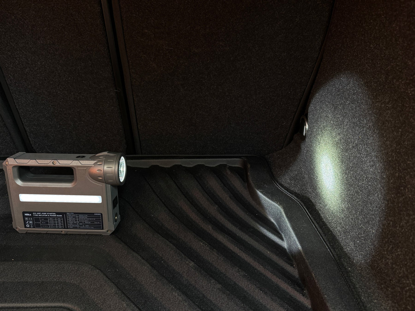 800 Amp Jump Starter, Tyre Inflator & Power Bank