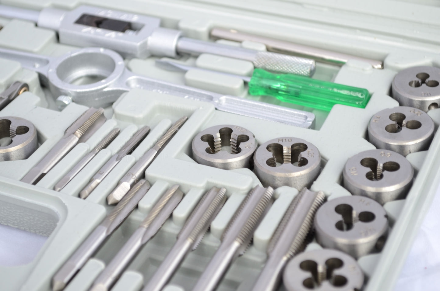 40 Piece Alloy Steel Tap & Die Set