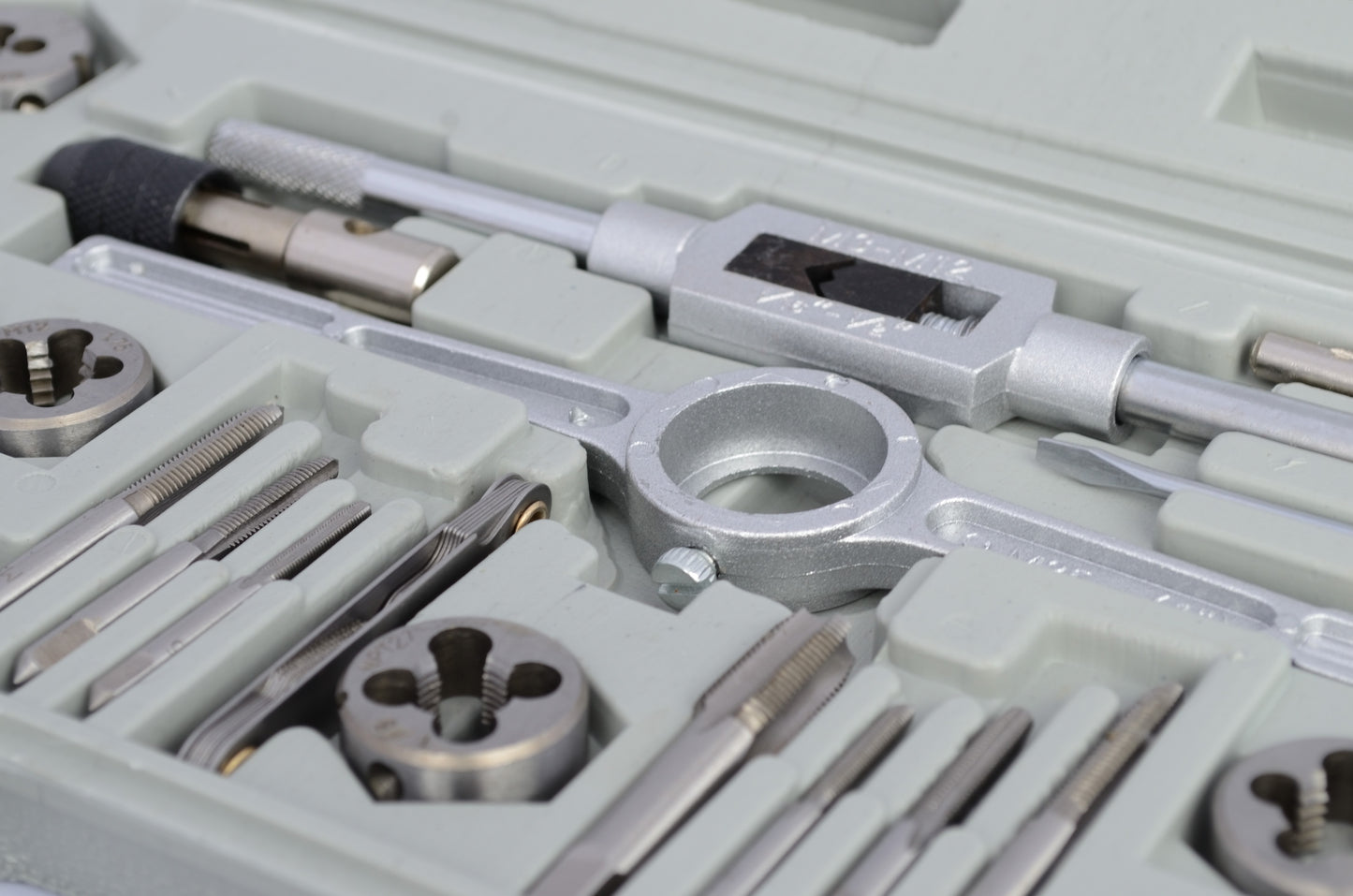 40 Piece Alloy Steel Tap & Die Set