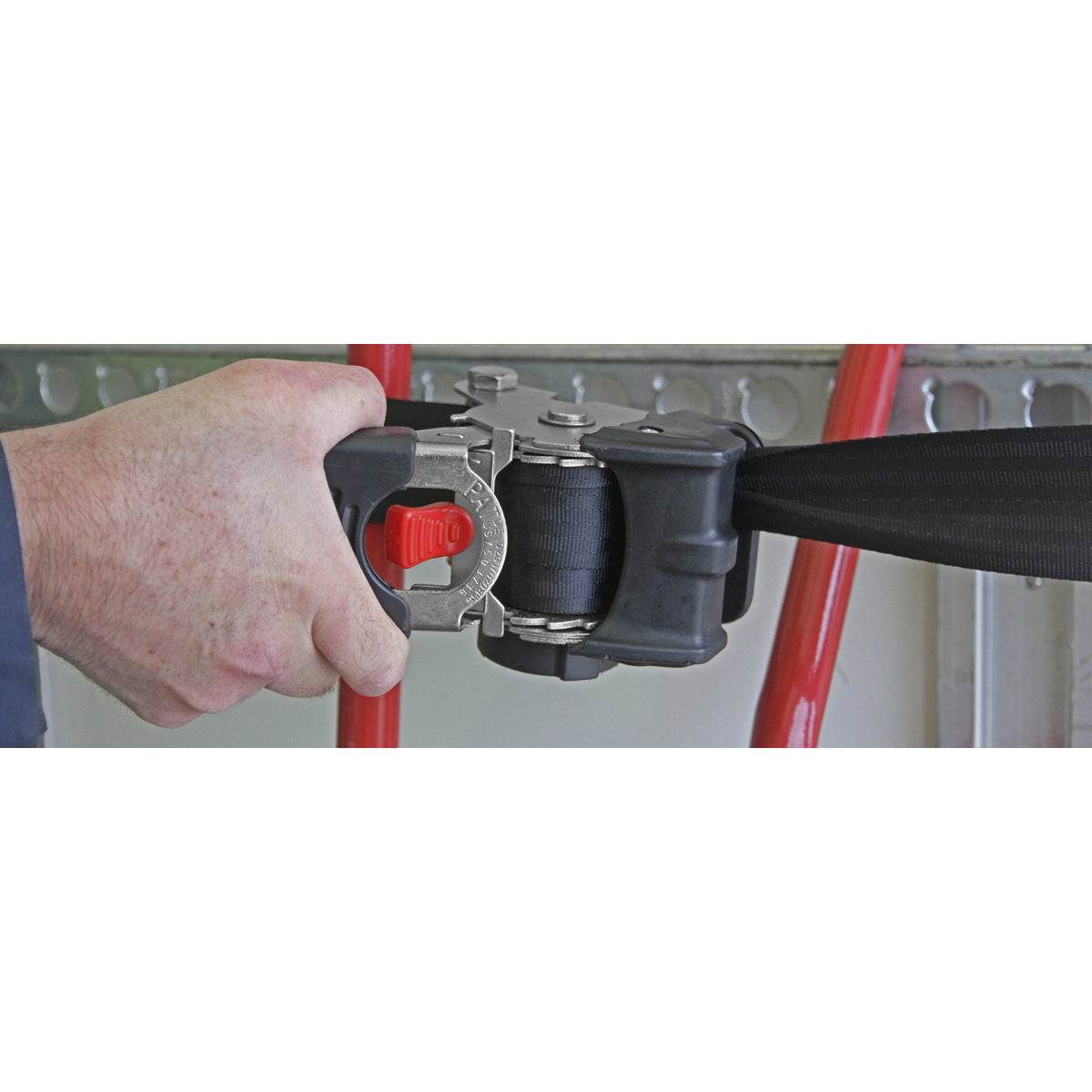 Auto Retractable Ratchet Strap 50mm x 3m – 1500kg
